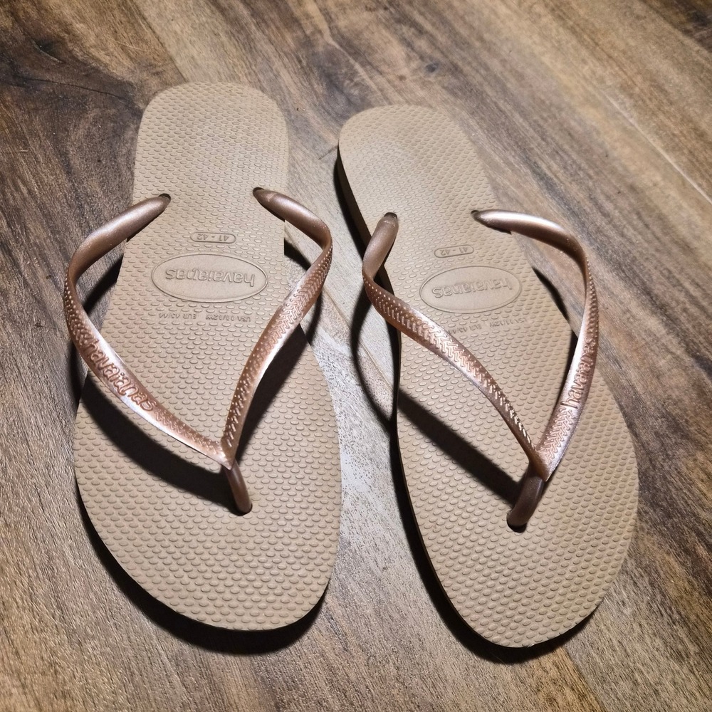 Havaianas Slim Rose Gold Metallic Flip Flops Womens Size 11/12 Sandal Vacation